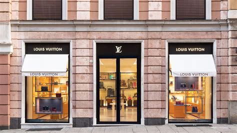 Louis Vuitton Genova, Via Roma, 30, Genova GE, Telefono +39 